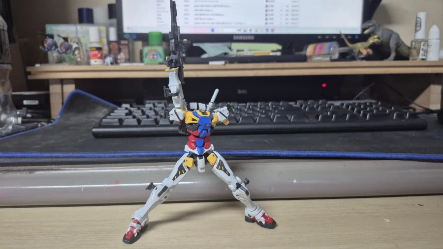최근 만든 건프라 하얀건담 입니다._6.webp