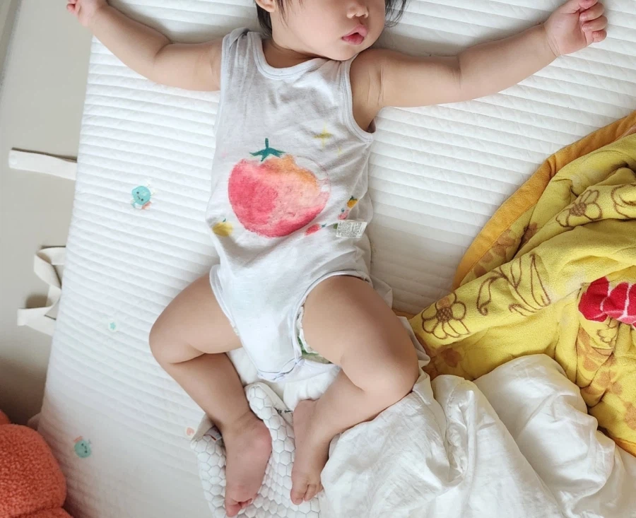 아기 옷에 낙서하기_3.webp