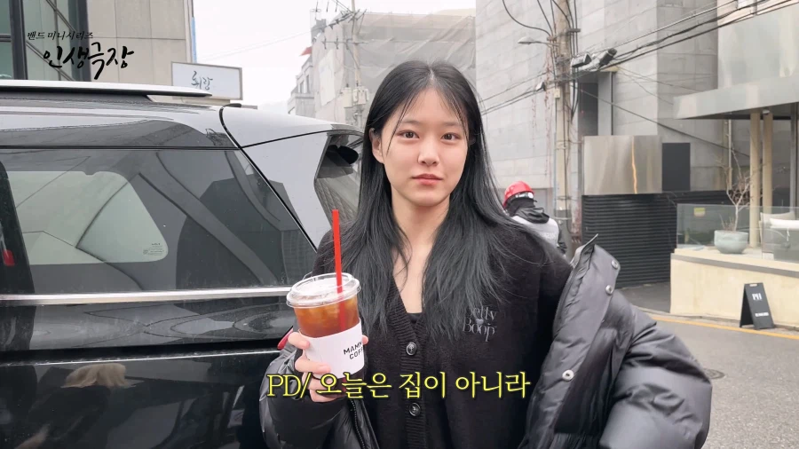 너무 민낯이라 부끄러운 (전) 아이돌_1.webp