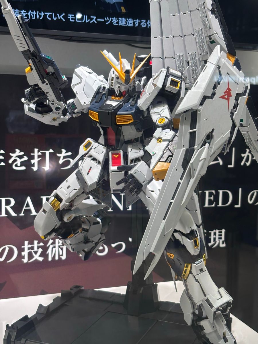 PG 언리쉬드 뉴 건담 후쿠오카점 포징 전시 사진 2_1.jpg