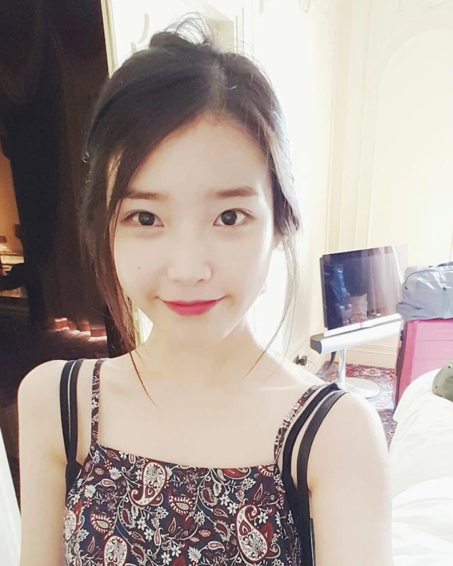 니들 매거진 인스타그램(2016년 그 시절 아이유)_8.webp