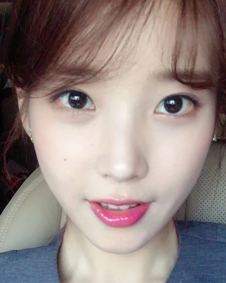 니들 매거진 인스타그램(2016년 그 시절 아이유)_13.webp