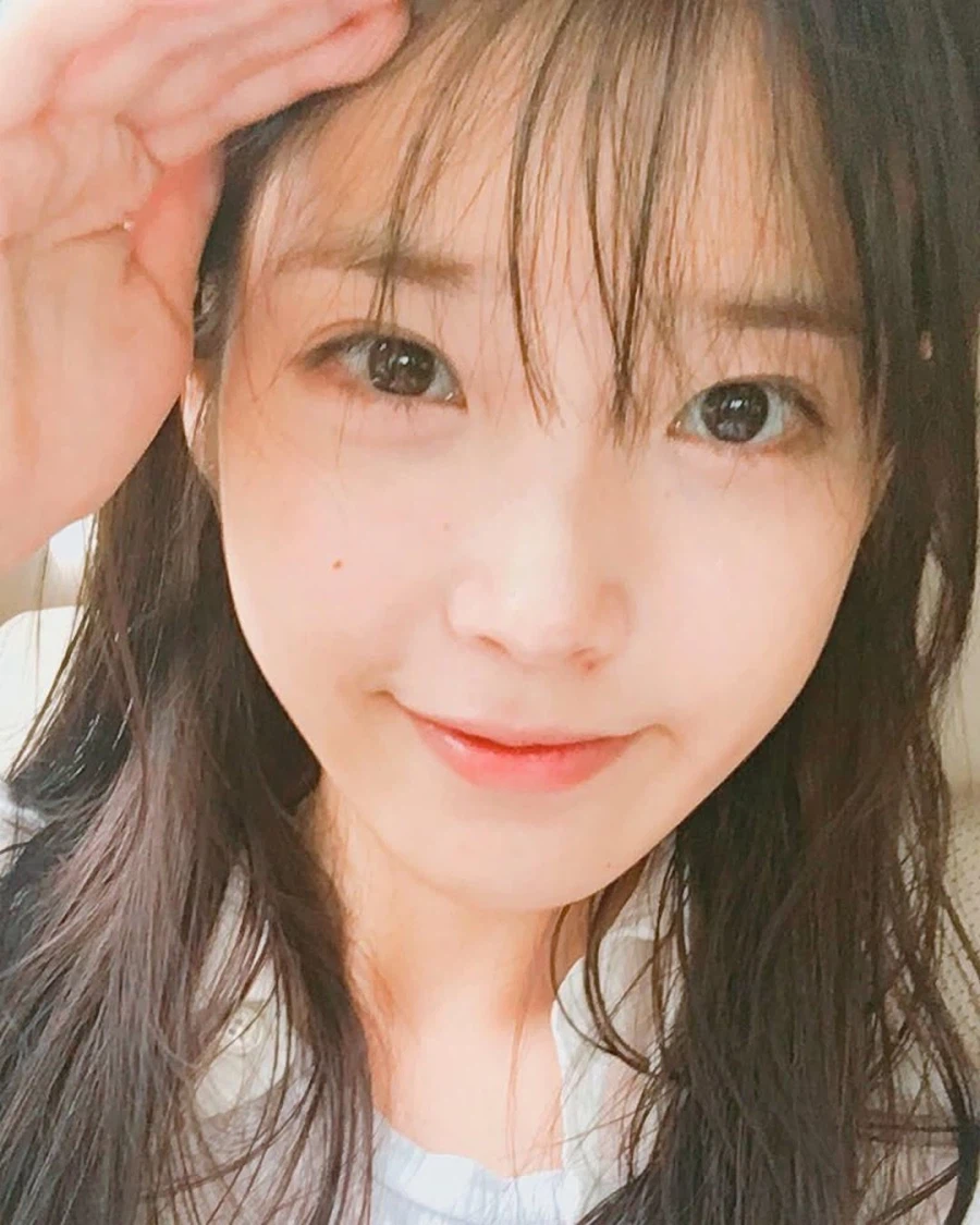 니들 매거진 인스타그램(2016년 그 시절 아이유)_19.webp