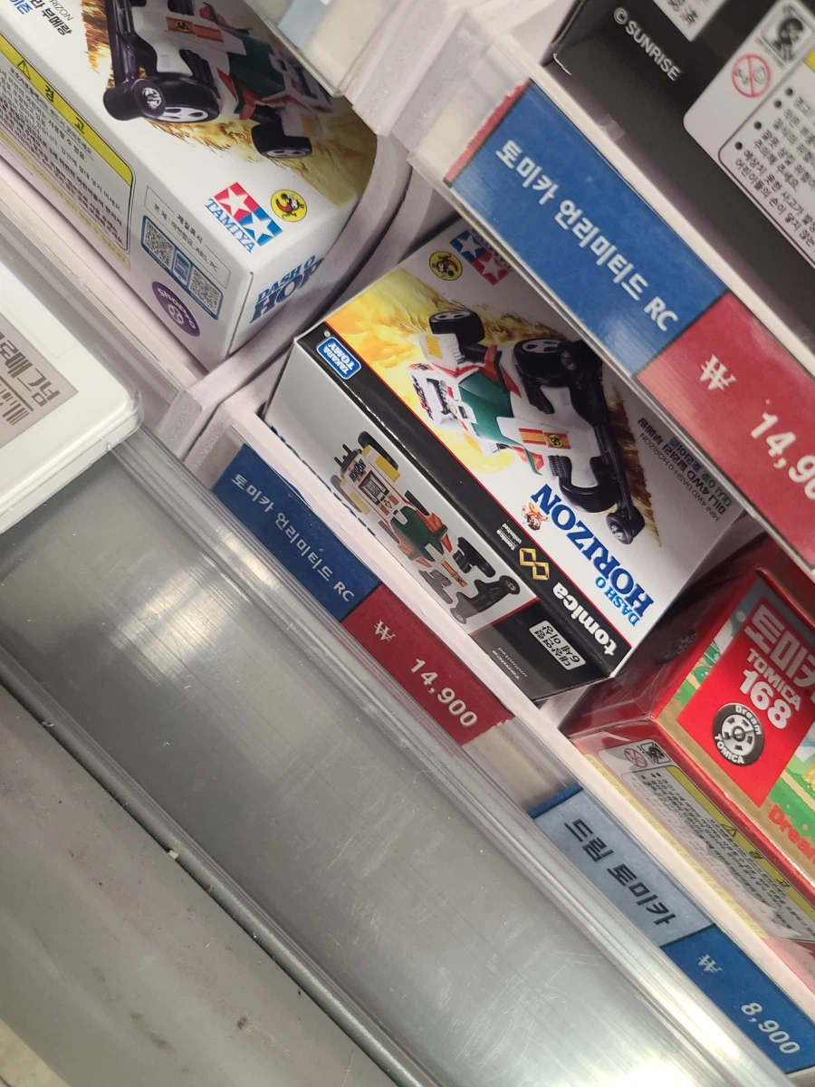 토미카)최근나온 아스라다(앞서 나온 지평선과 나이트슈마허도)_1.webp