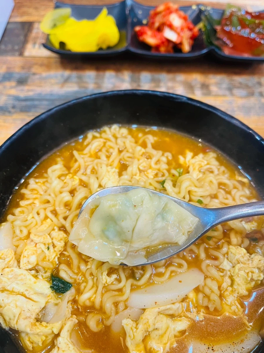 분식집 떡만두 라면_2.webp