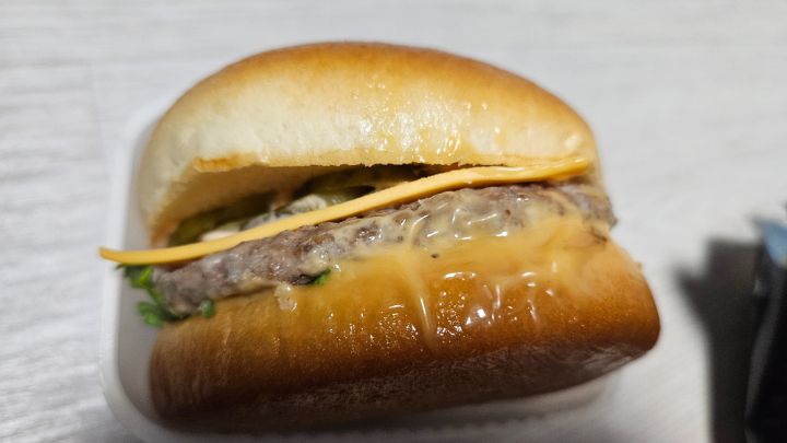 생각보다 괜찮은 씨유 정성시리즈 버거_2.jpg