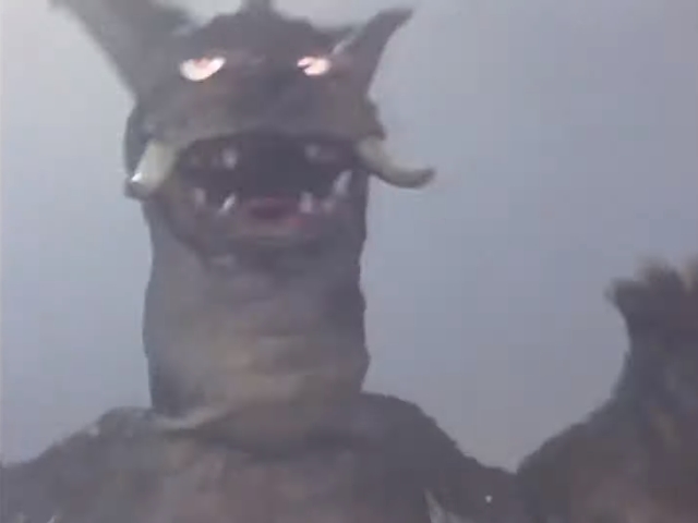 [초대 울트라맨] 괴수들의 삼파전_6.jpg