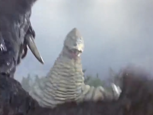 [초대 울트라맨] 괴수들의 삼파전_7.jpg