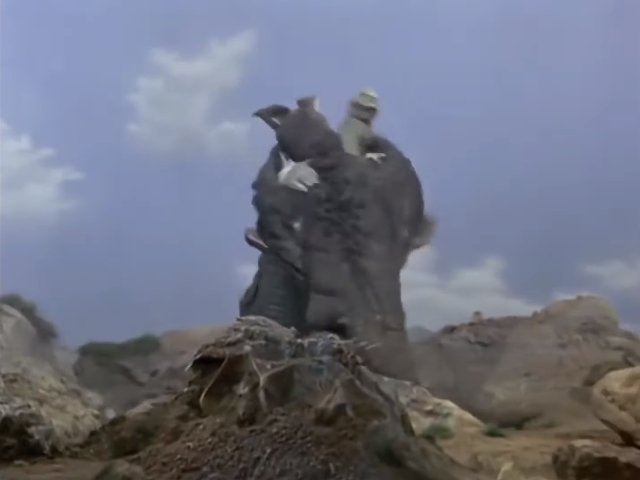 [초대 울트라맨] 괴수들의 삼파전_17.jpg