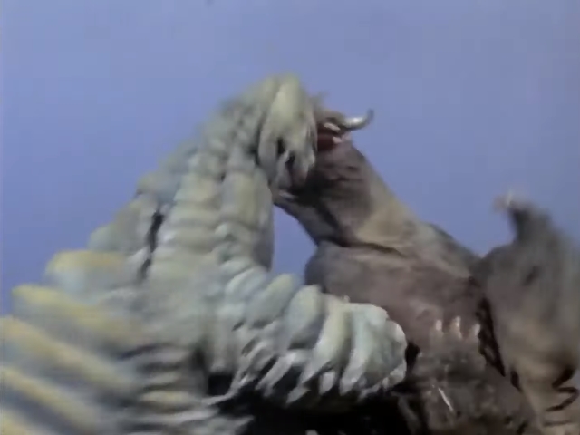 [초대 울트라맨] 괴수들의 삼파전_21.jpg