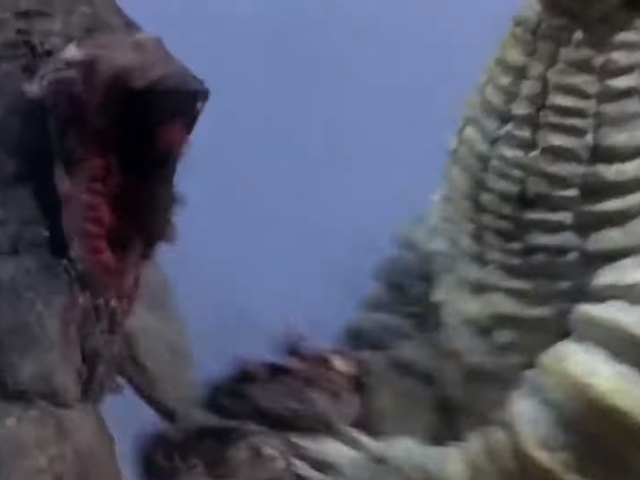 [초대 울트라맨] 괴수들의 삼파전_26.jpg