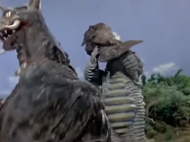 [초대 울트라맨] 괴수들의 삼파전_27.jpg