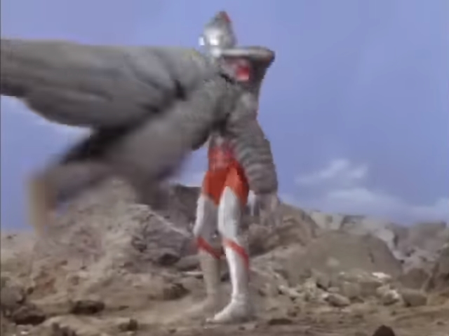 [초대 울트라맨] 괴수들의 삼파전_47.jpg