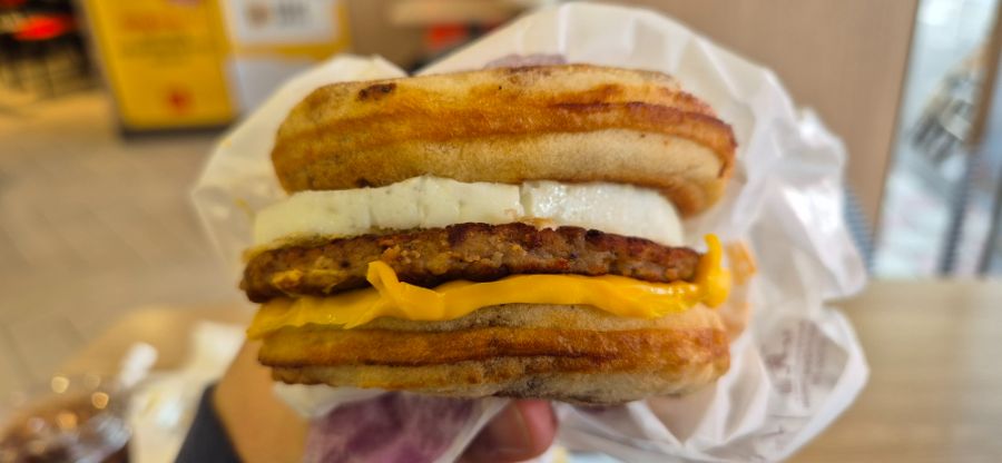 맥도날드에서 소시지 에그 맥그리들 세트 + 핫케이크를 먹어봤습니다._3.jpg