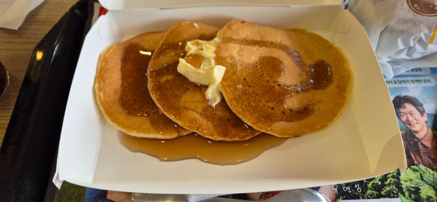 맥도날드에서 소시지 에그 맥그리들 세트 + 핫케이크를 먹어봤습니다._11.jpg