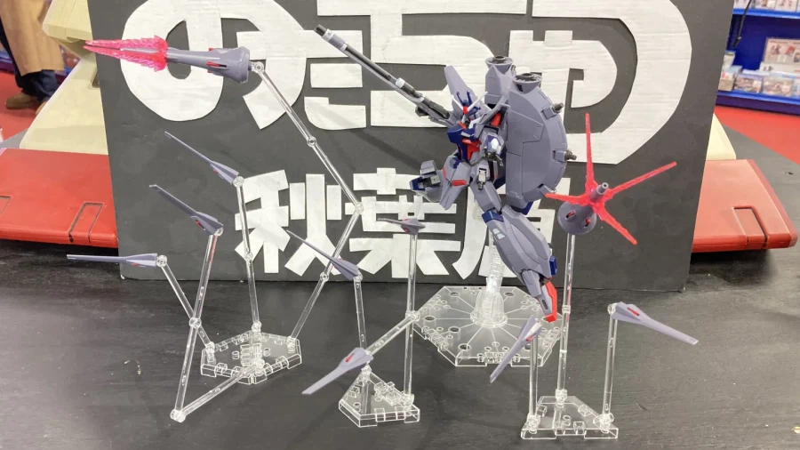 [반다이] HGCE 1/144 레전드 건담. 신판과 구판 비교 해외 리뷰_34.webp