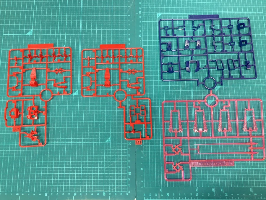 [반다이] HGCE 1/144 레전드 건담. 신판과 구판 비교 해외 리뷰_4.webp