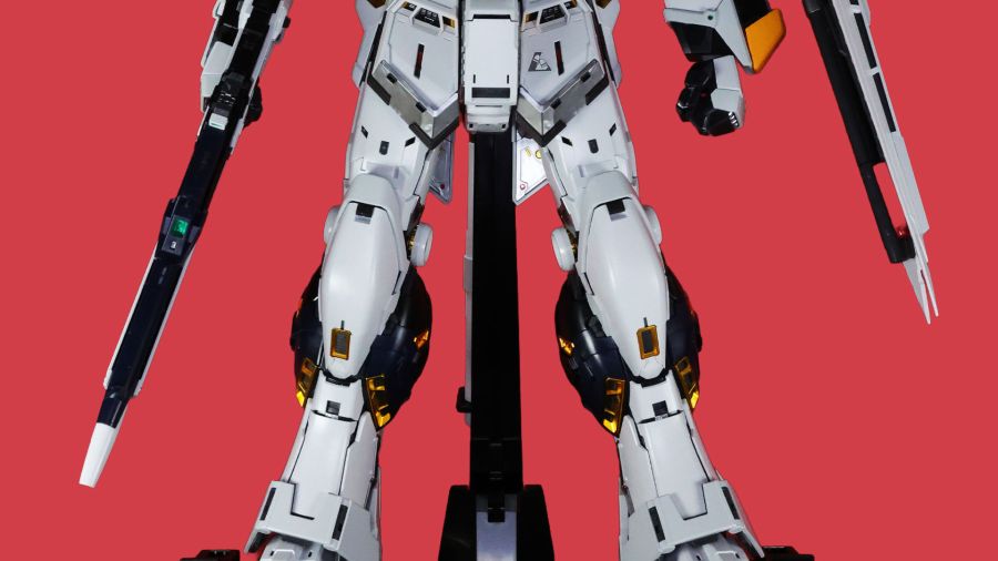 PG 언리쉬드 뉴 건담 롤아웃 포징 사진_11.jpg