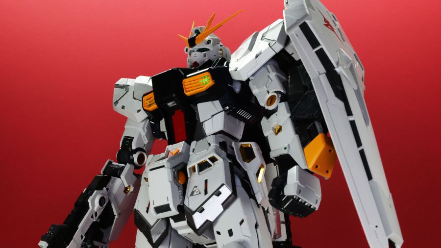 PG 언리쉬드 뉴 건담 롤아웃 포징 사진_14.jpg