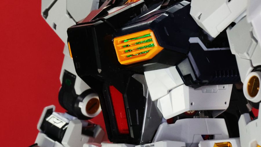 PG 언리쉬드 뉴 건담 롤아웃 포징 사진_16.jpg