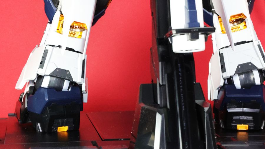 PG 언리쉬드 뉴 건담 롤아웃 포징 사진_25.jpg