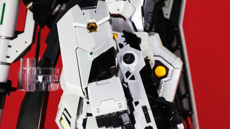 PG 언리쉬드 뉴 건담 롤아웃 포징 사진_29.jpg