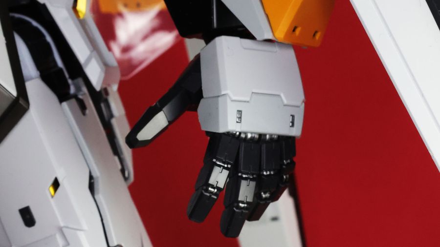 PG 언리쉬드 뉴 건담 롤아웃 포징 사진_76.jpg