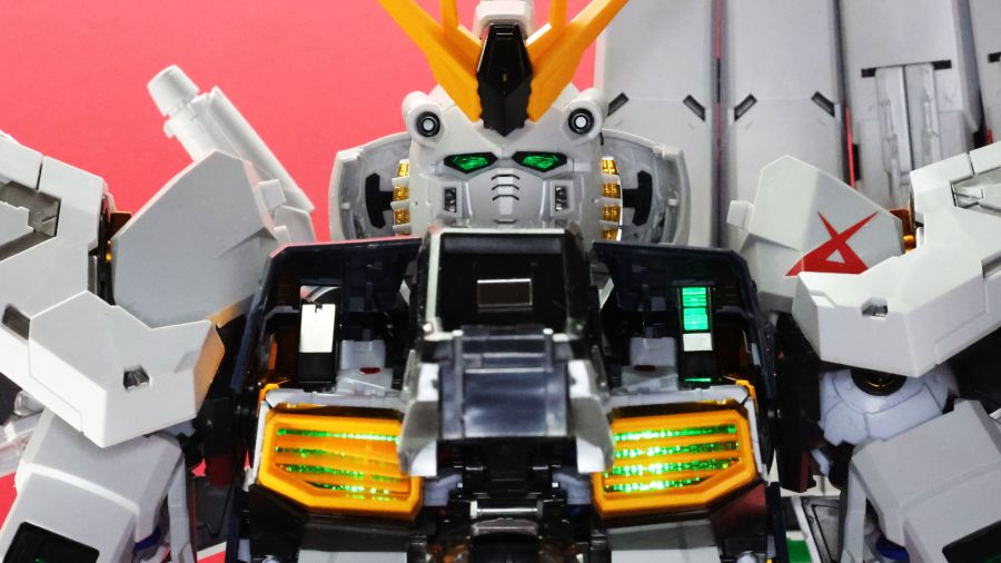 PG 언리쉬드 뉴 건담 롤아웃 포징 사진_81.jpg