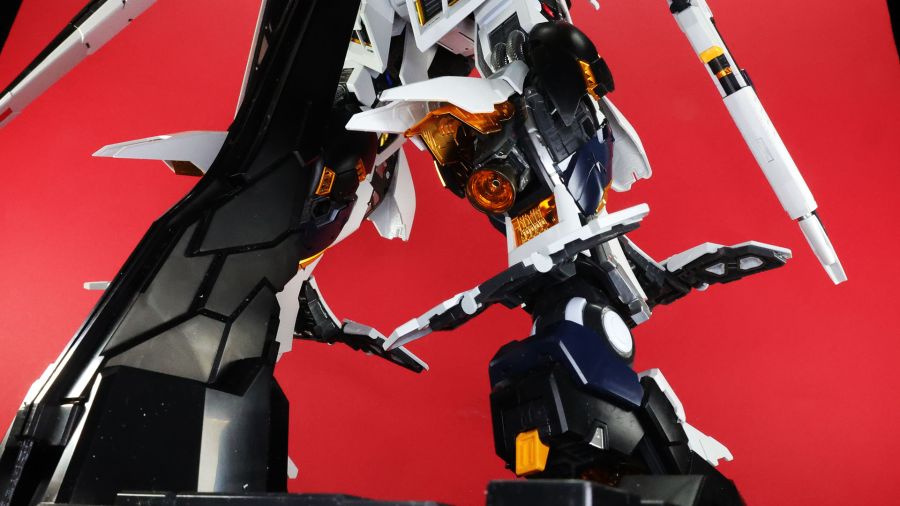 PG 언리쉬드 뉴 건담 롤아웃 포징 사진_84.jpg