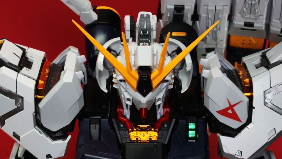 PG 언리쉬드 뉴 건담 롤아웃 포징 사진_95.jpg