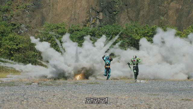 [가면라이더 갓챠드 & 기츠] 바보들의 행진_26.jpg