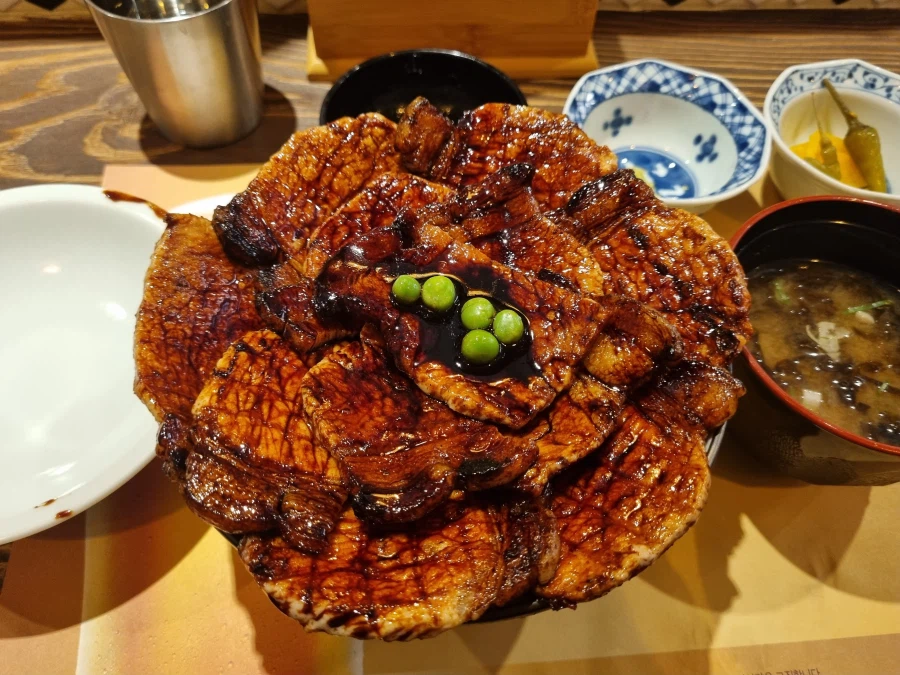 삼겹살 부타동_2.webp