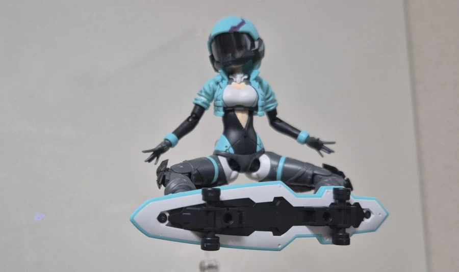 보드 타는 여자_1.webp