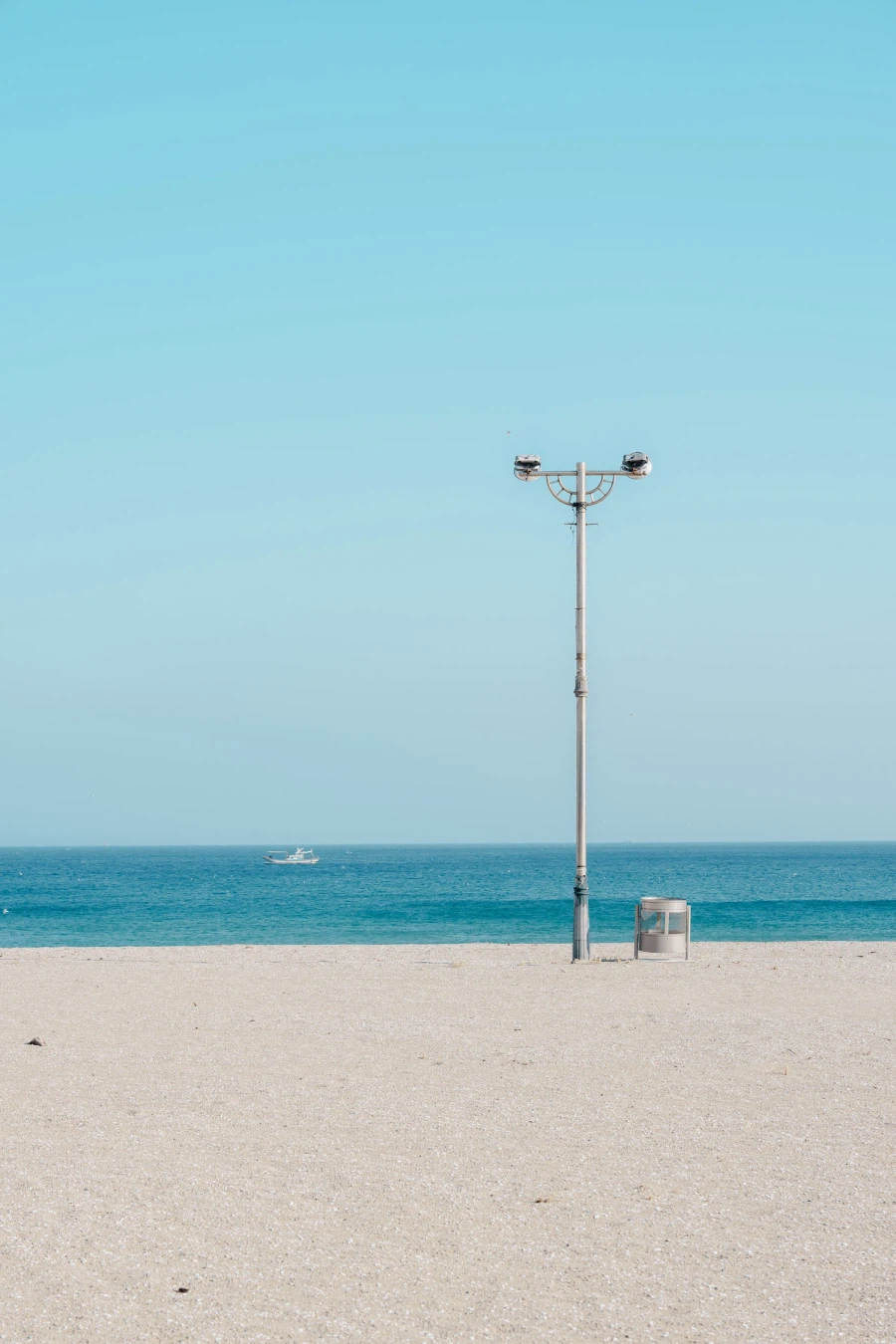 SEL2470GM2 | 가장 투명한 겨울의 파랑_3.webp