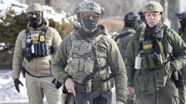 독재자들의 친위대가 항상 나라 말아먹는 1등 공신이 되었던 이유_3.webp