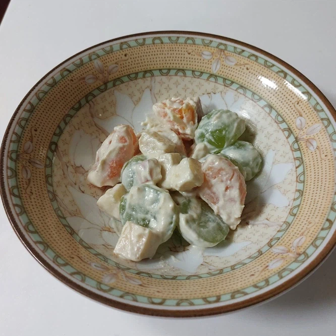 [돼노비] 집에서 만든 과일샐러드입니다._4.webp