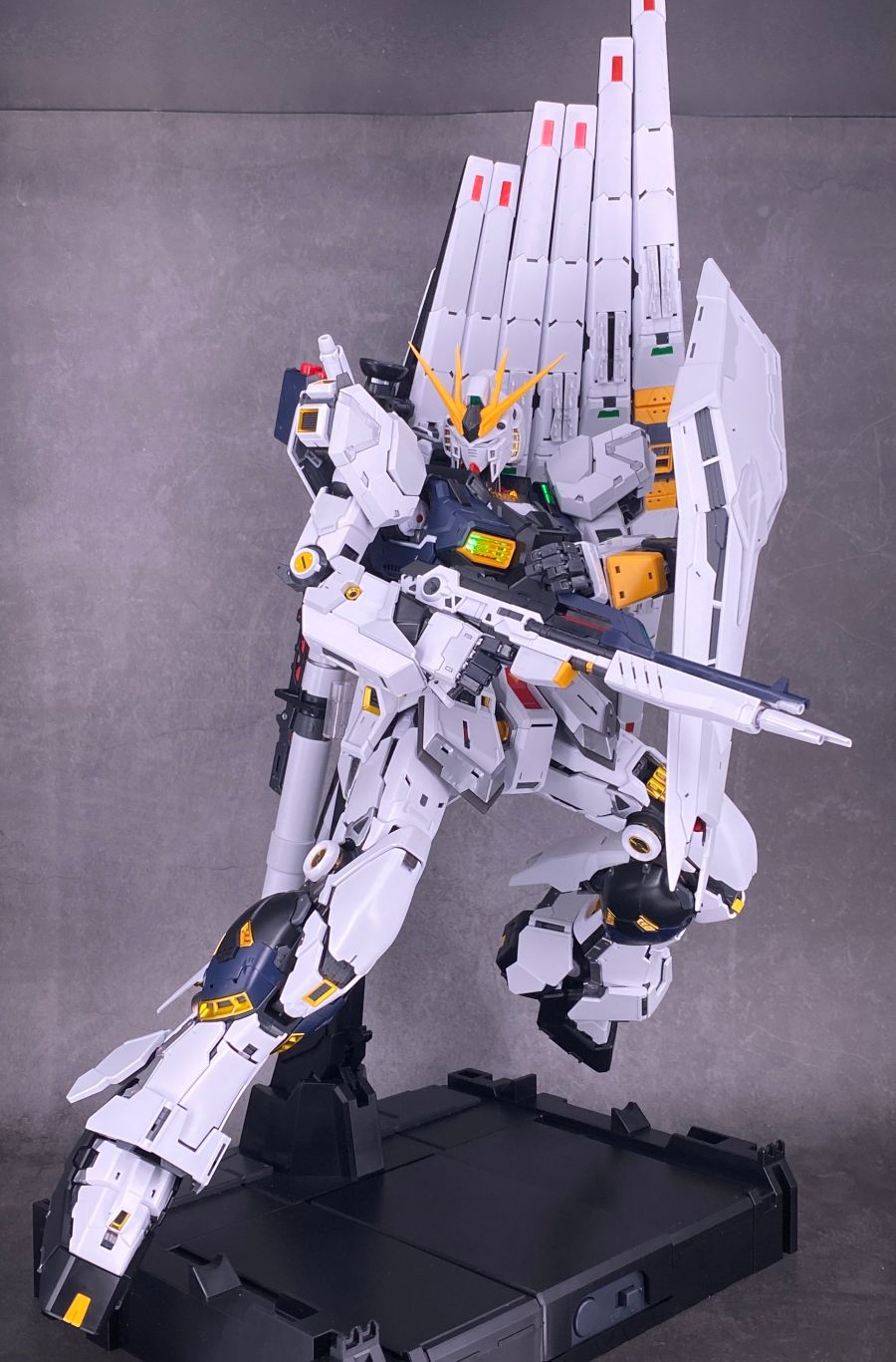 PG 언리쉬드 뉴 건담 포징 + 메탈 스트럭처 나열 사진_17.jpg