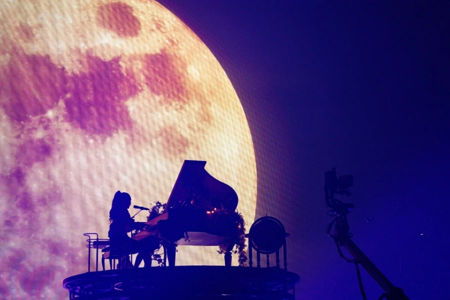 tuki. 첫 콘서트 일본무도관 공연 현장 사진_2.webp