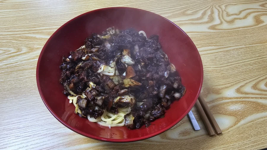 돼억시니) 짜장면을 만들었서용_2.webp