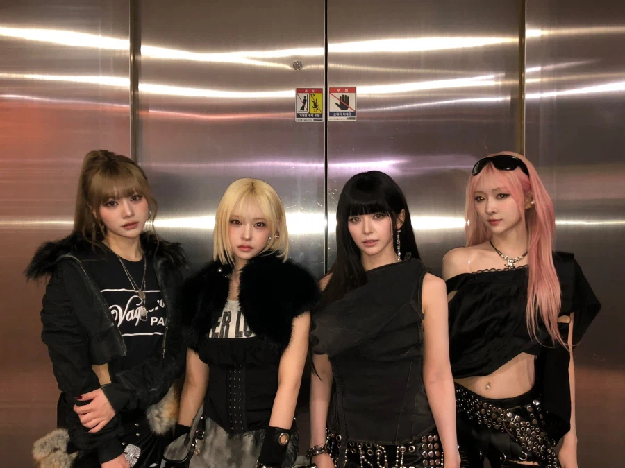 [메이딘] MADEIN - '안 봐도 비디오' MV 비하인드_2.webp