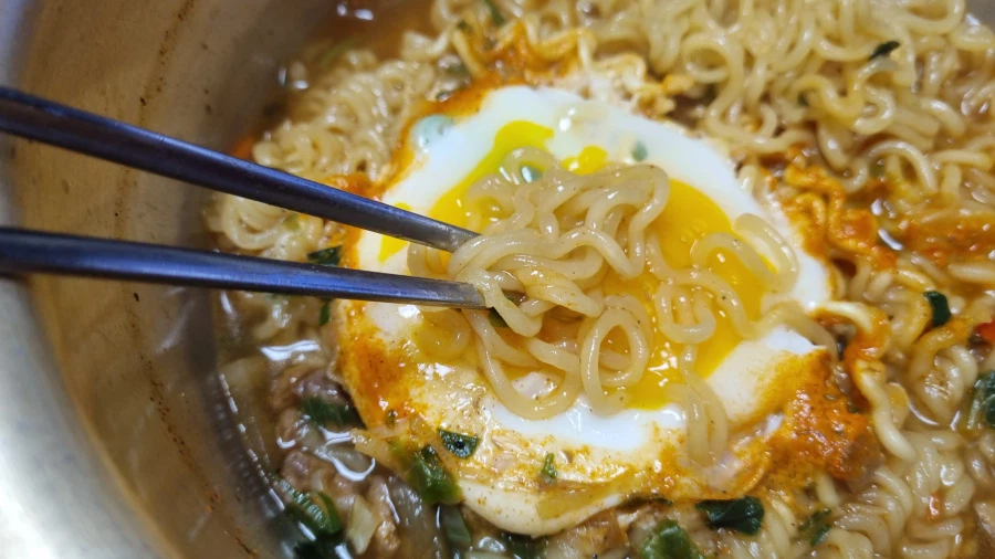 라면을 끼려 먹었습니다_3.webp