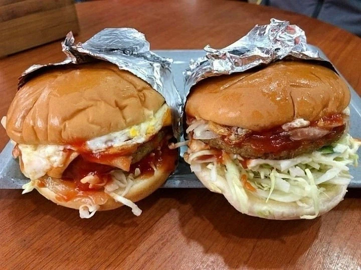 한국만의, 자체 햄버거 80년 역사.._3.webp