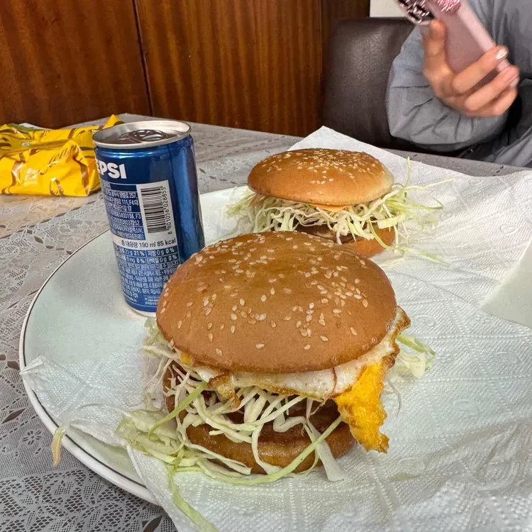 한국만의, 자체 햄버거 80년 역사.._10.webp