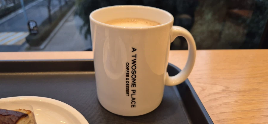 투썸플레이스에서 치즈케이크와 라떼를 먹어봤습니다._6.webp