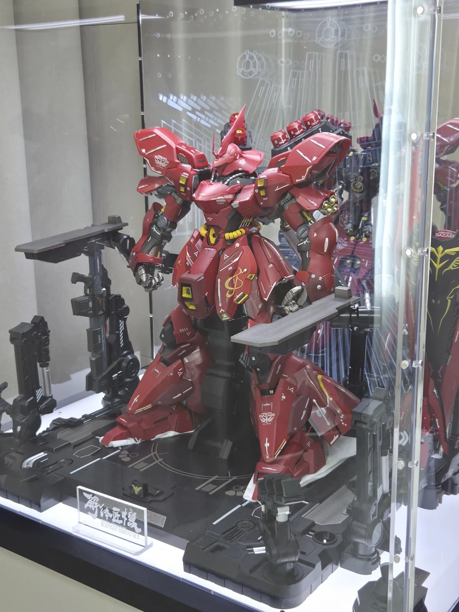 연휴 기념 장식장 재배치 중_7.webp