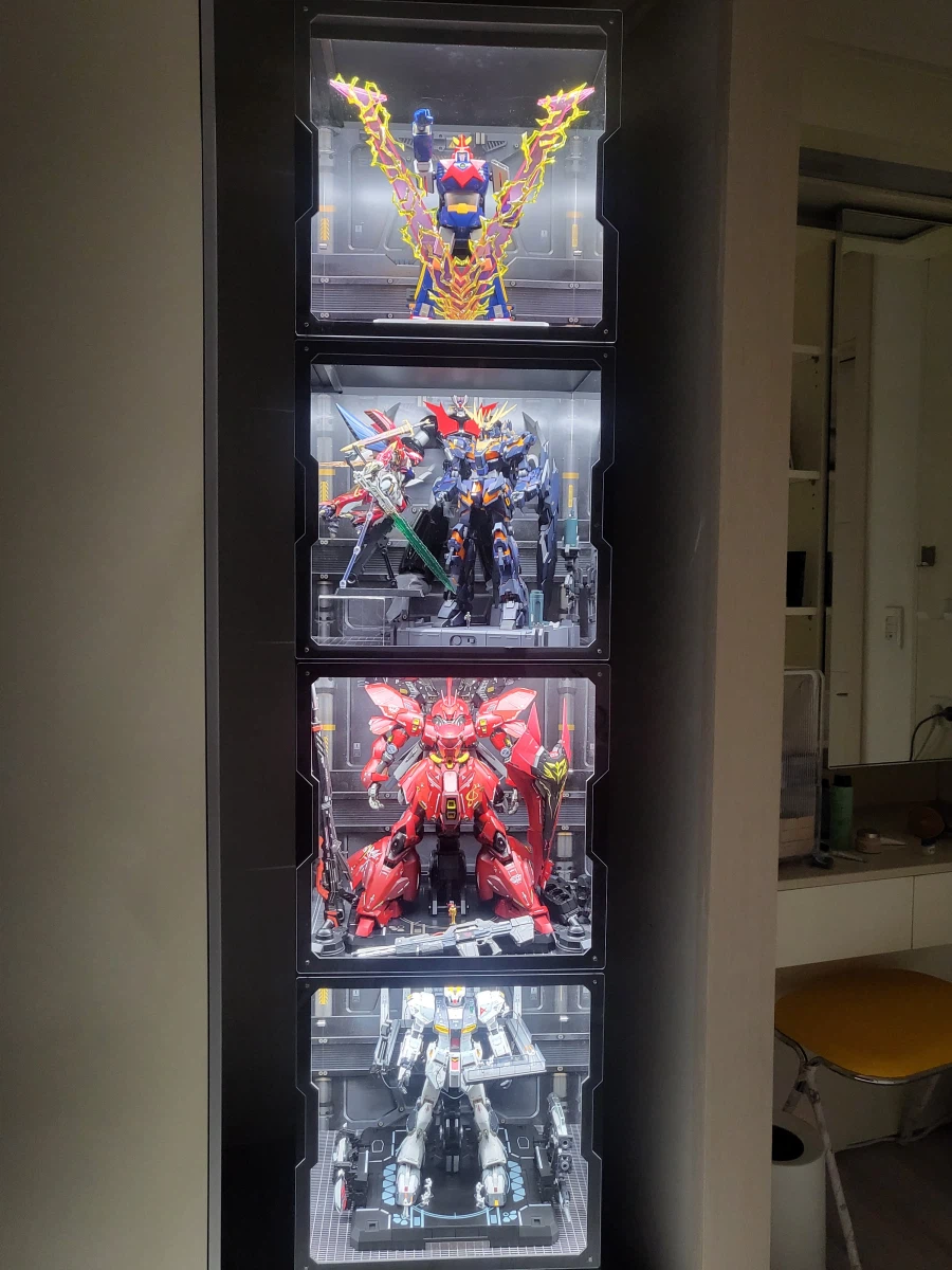 연휴 기념 장식장 재배치 중_1.webp