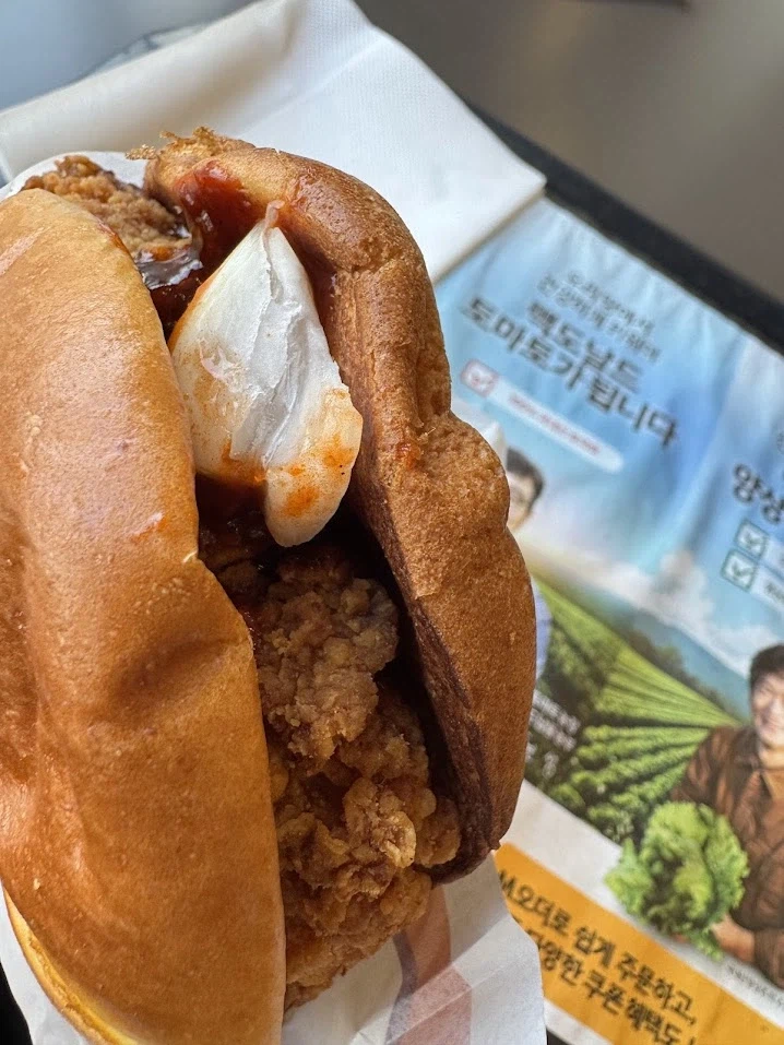 명절엔 맥도날드랑 KFC_3.webp