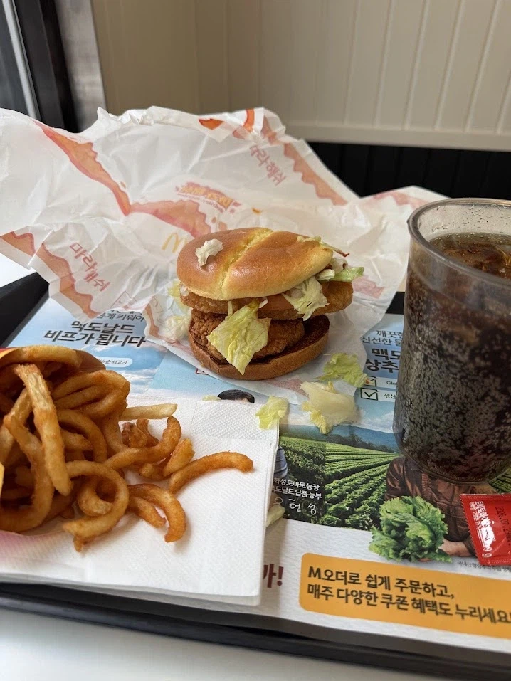 명절엔 맥도날드랑 KFC_5.webp