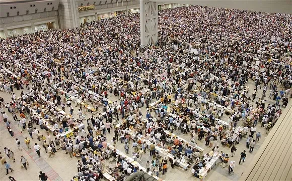 2차 창작 굿즈 판매자들이 오프라인 행사에 목숨 거는 이유_1.webp