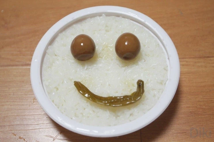 오른쪽 보고 꺼내본 캔 장조림 류_3.webp